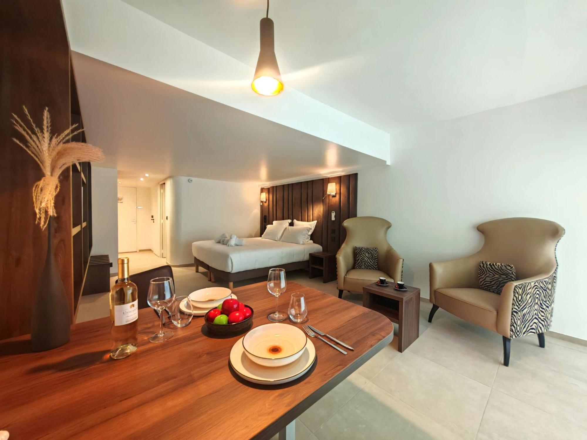 Monsigny Hotel