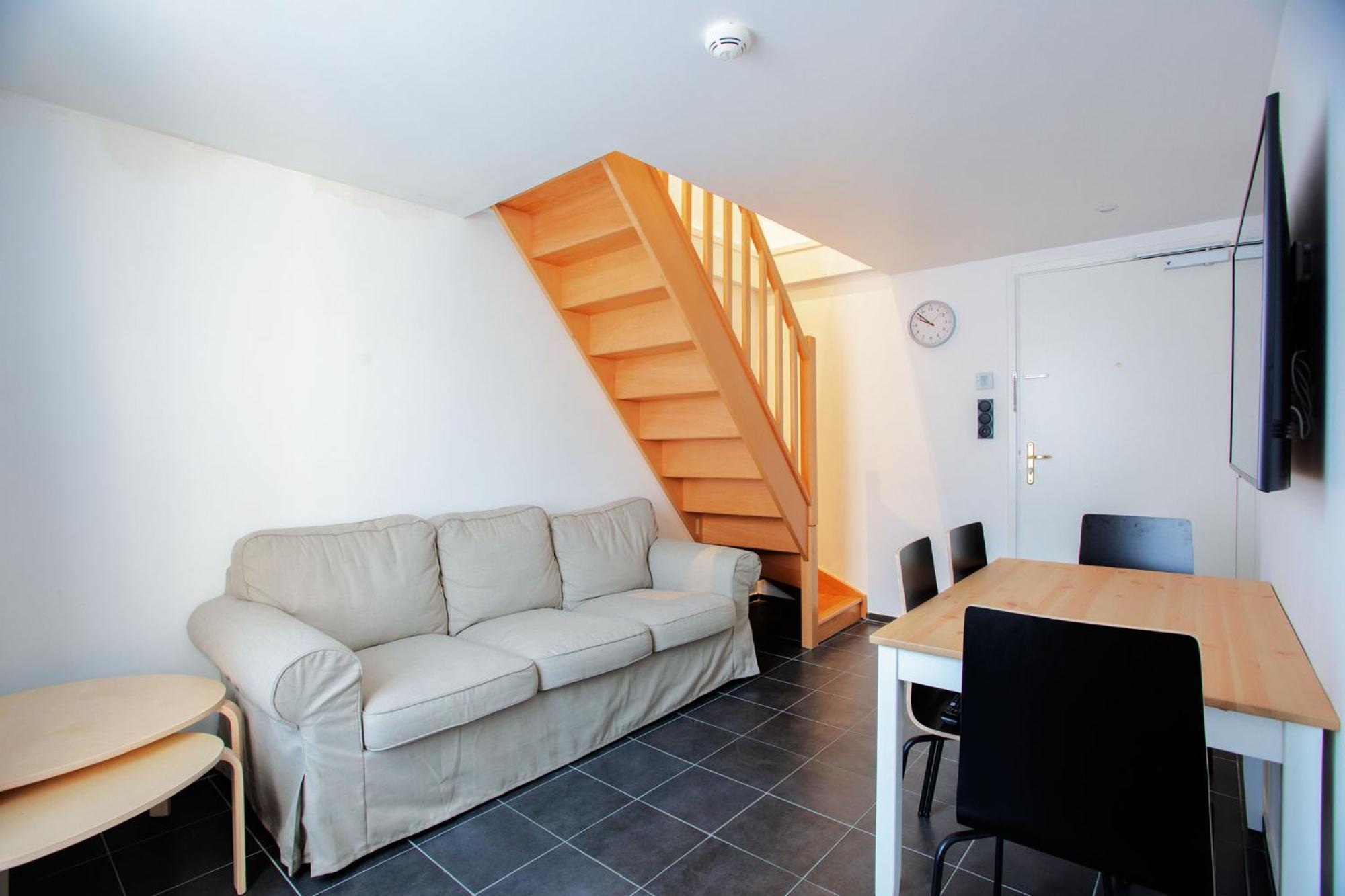Hotel & Monsigny